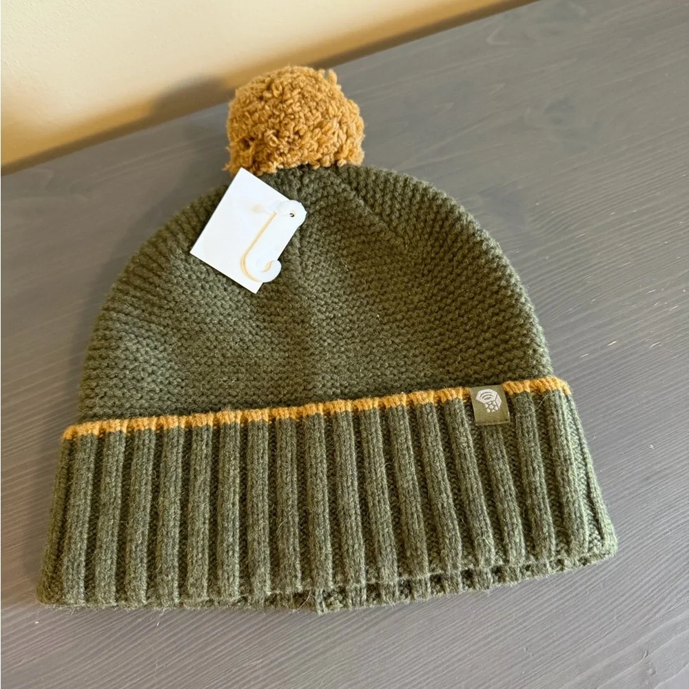 Mountain Hardwear new never